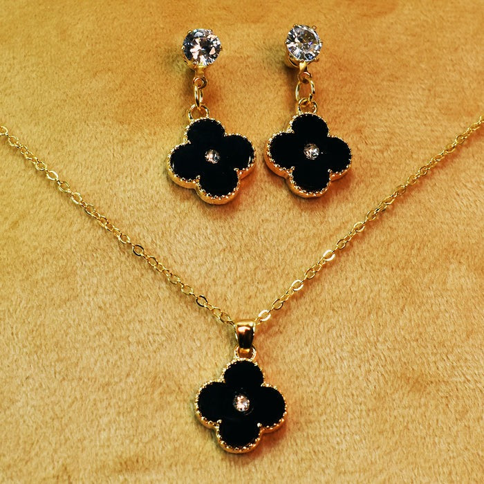 Dazzling Clover: Black Necklace Set with Centered Stone